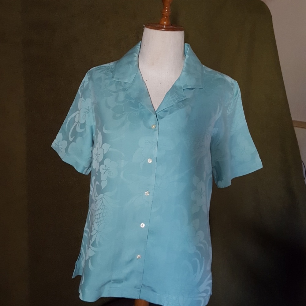 Size S 4-6 Tommy Bahama ladies blouse